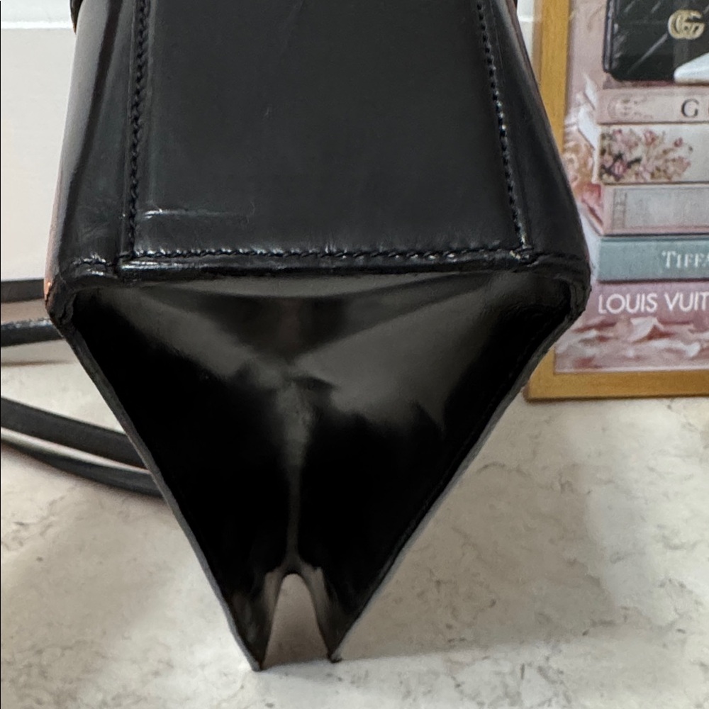đź–¤Prada Milano Black Patent Toteđź–¤ - Picture 6 of 9
